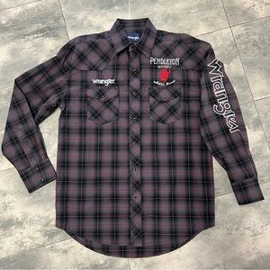 Wrangler Men's Black and Red Plaid Button Down Shirt